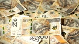 Polskie pieniądze o nominale 200 zł